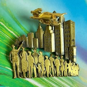 JONETTE JEWELRY When Pigs Fly Golden Brooch